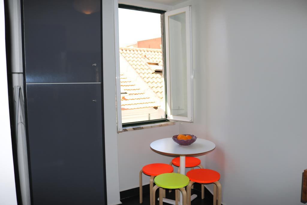 Chiado Bairro Alto, Bright And Newly Renovated 3 Bedroom Apartment, Lisbon Historical Center Luaran gambar